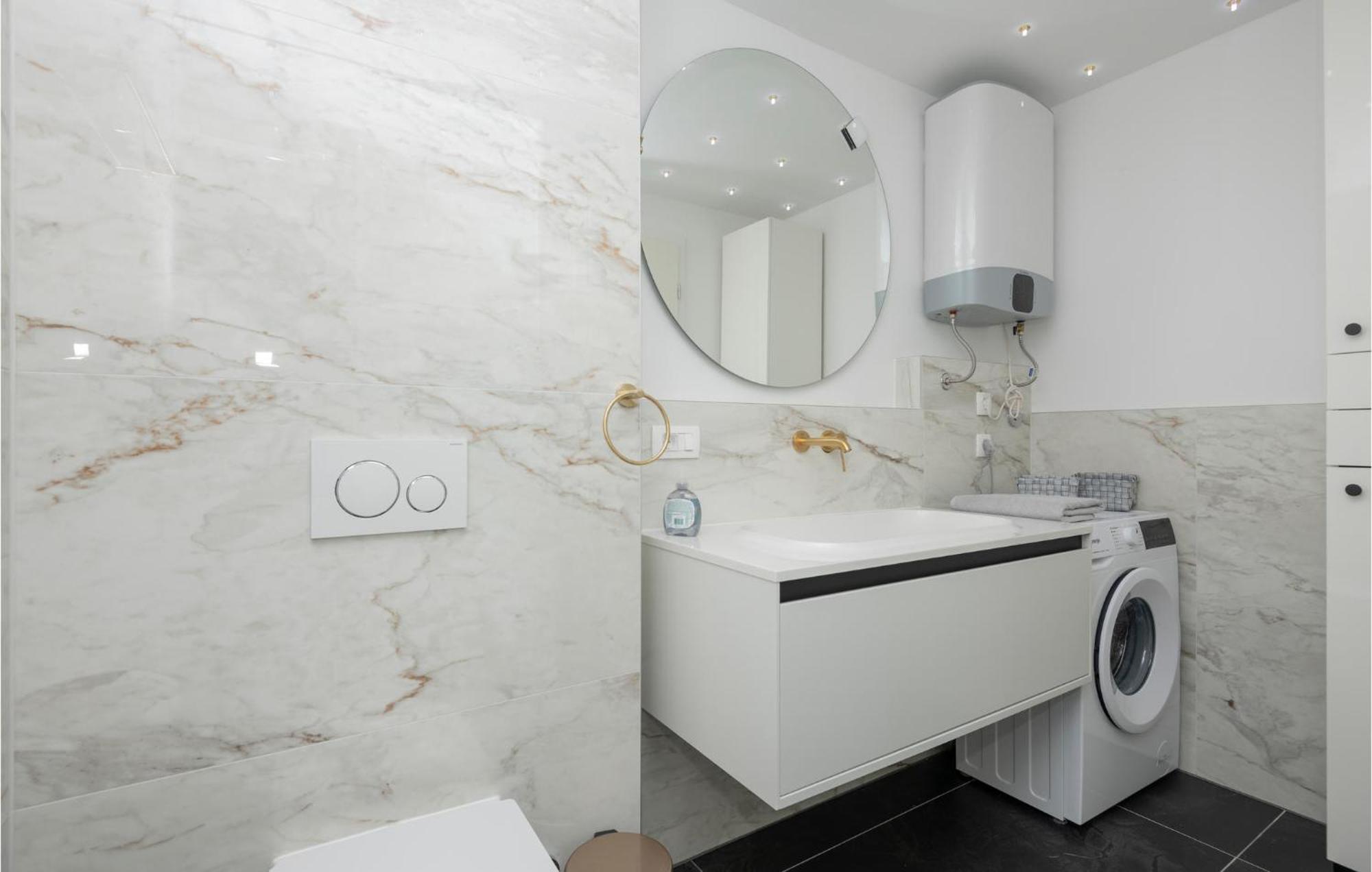 Stunning Apartment In Tucepi With Kitchen Exterior foto