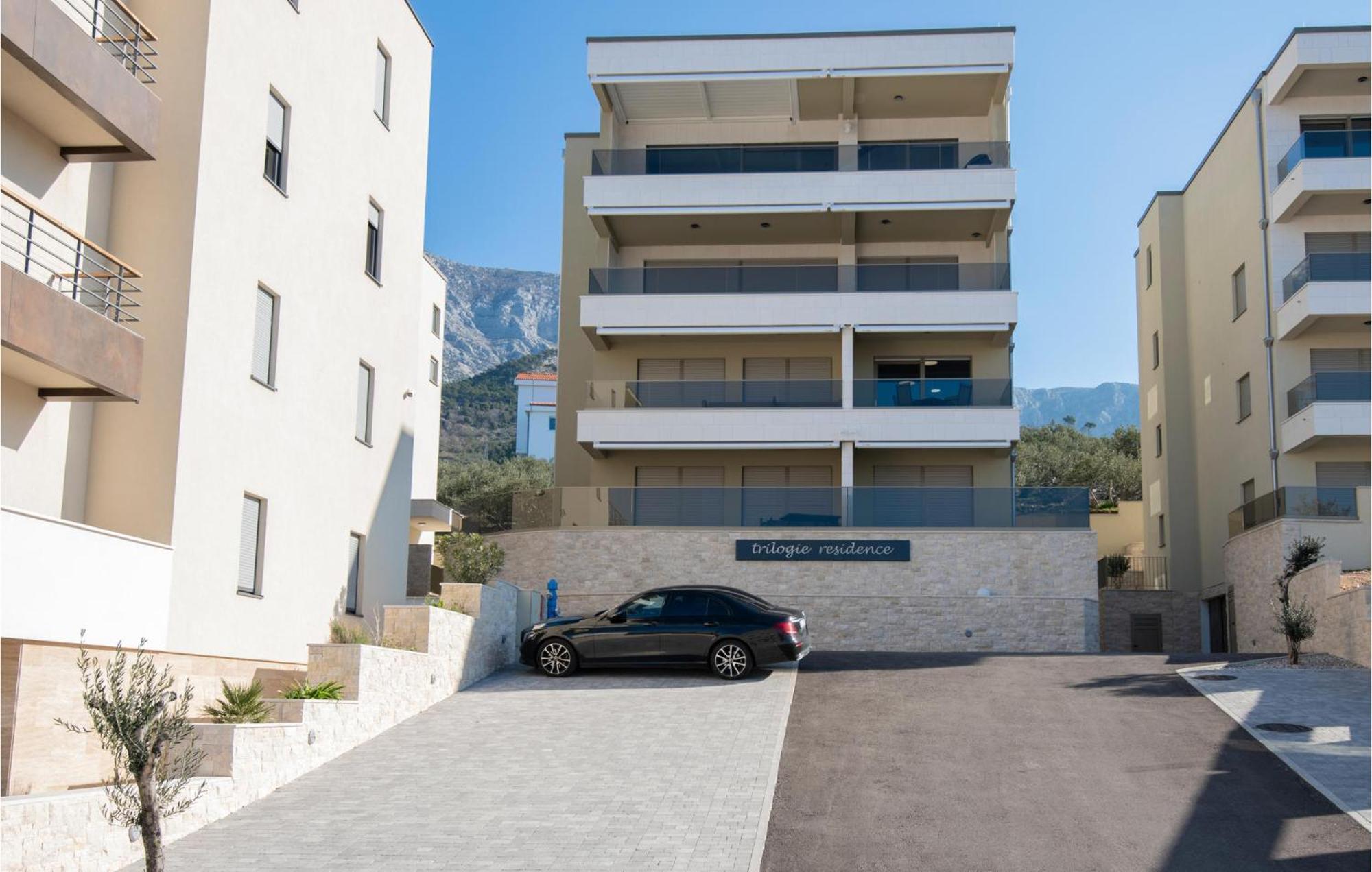 Stunning Apartment In Tucepi With Kitchen Exterior foto